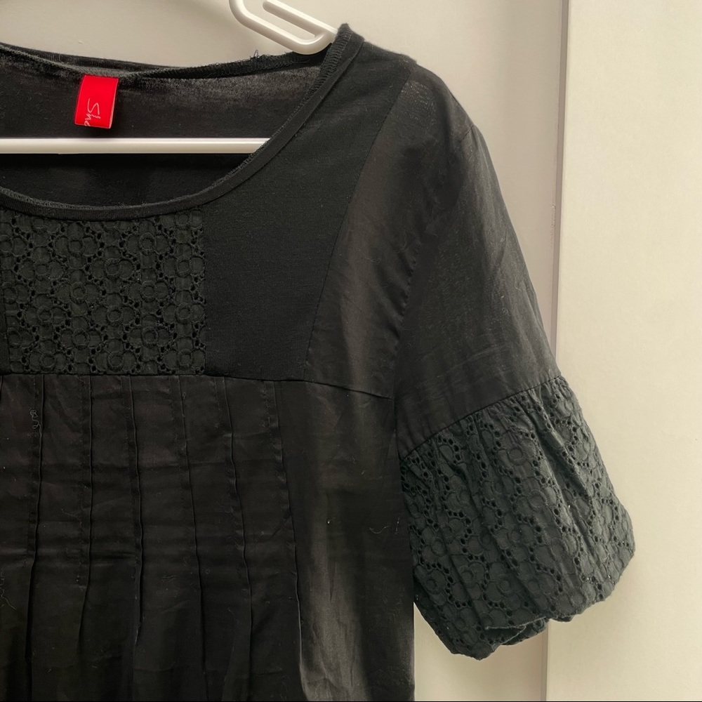 Black tunic with lace detail